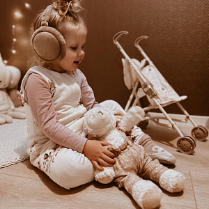 Мягкая игрушка Mrs. Ertha "Овечка Mrs. Polly", кремовая, 31 см